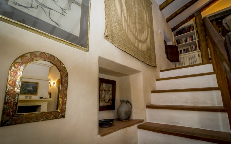 Steps to loft floor with master bedroom